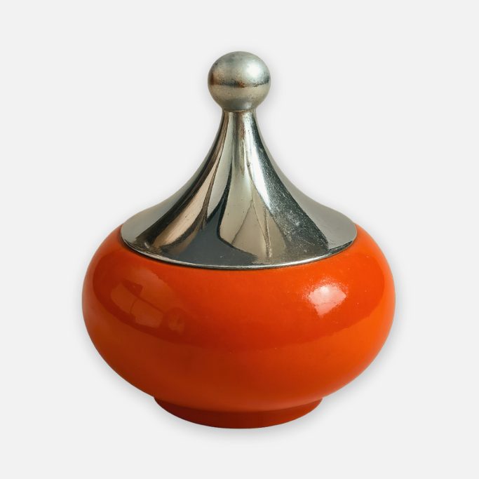 Deckeldose aus Keramik in Orange mit silbernem Deckel